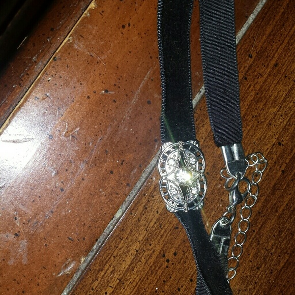 4 Rue 21 Chokers - Picture 3 of 5